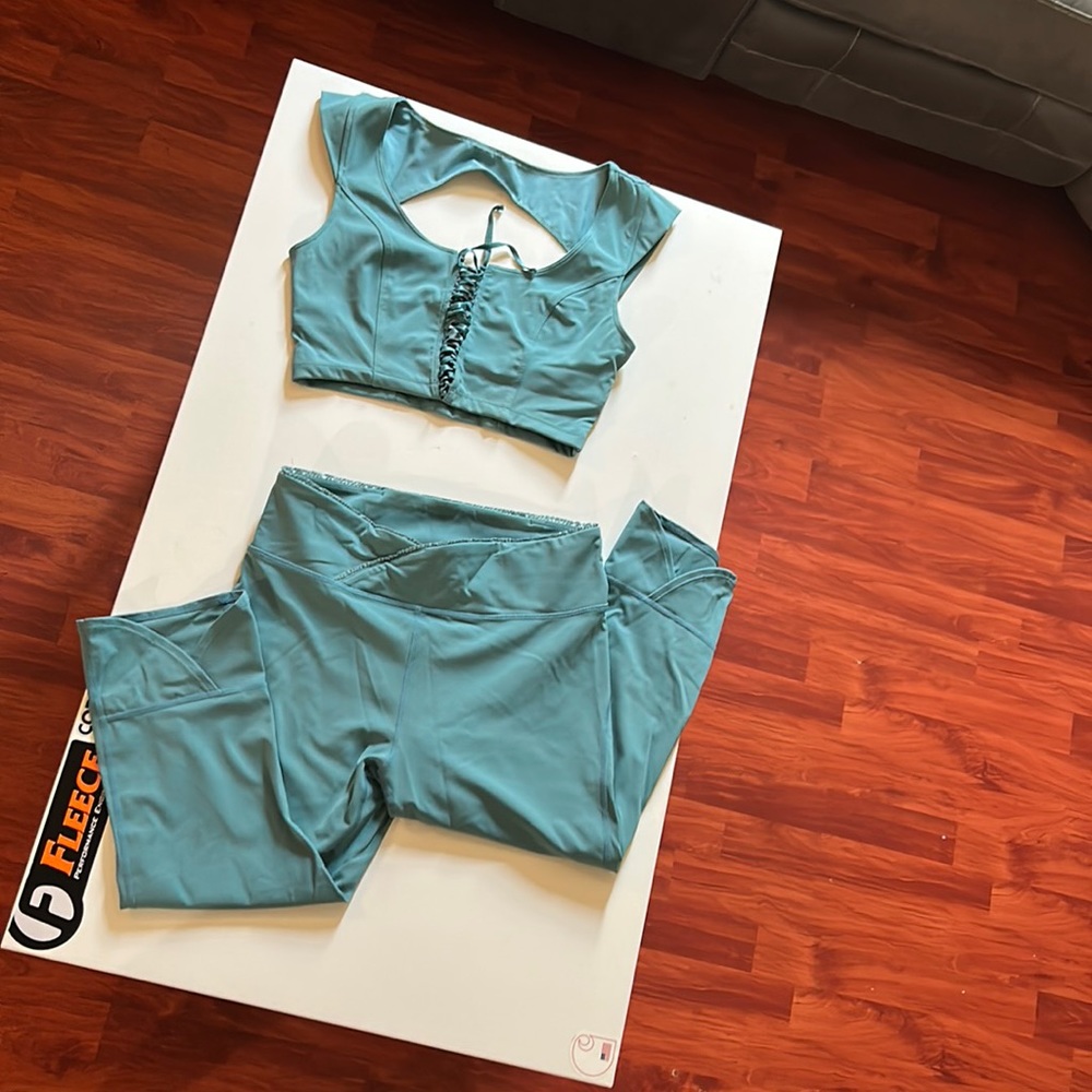Turquoise Ballet Yoga Set - Picture 2 of 4